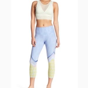ALO Airbrush Tree Lace Sky Cropped Yoga Pants Leggings - S
